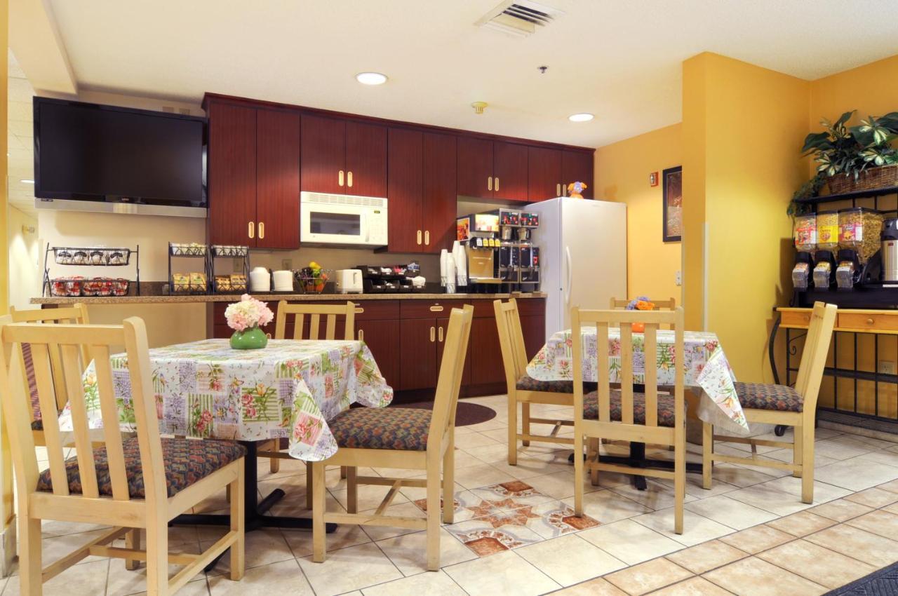 Hometown Inn & Suites Jacksonville Butler Blvd./Southpoint Екстер'єр фото