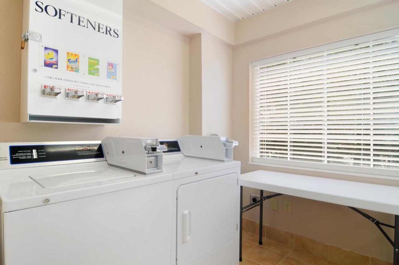 Hometown Inn & Suites Jacksonville Butler Blvd./Southpoint Екстер'єр фото