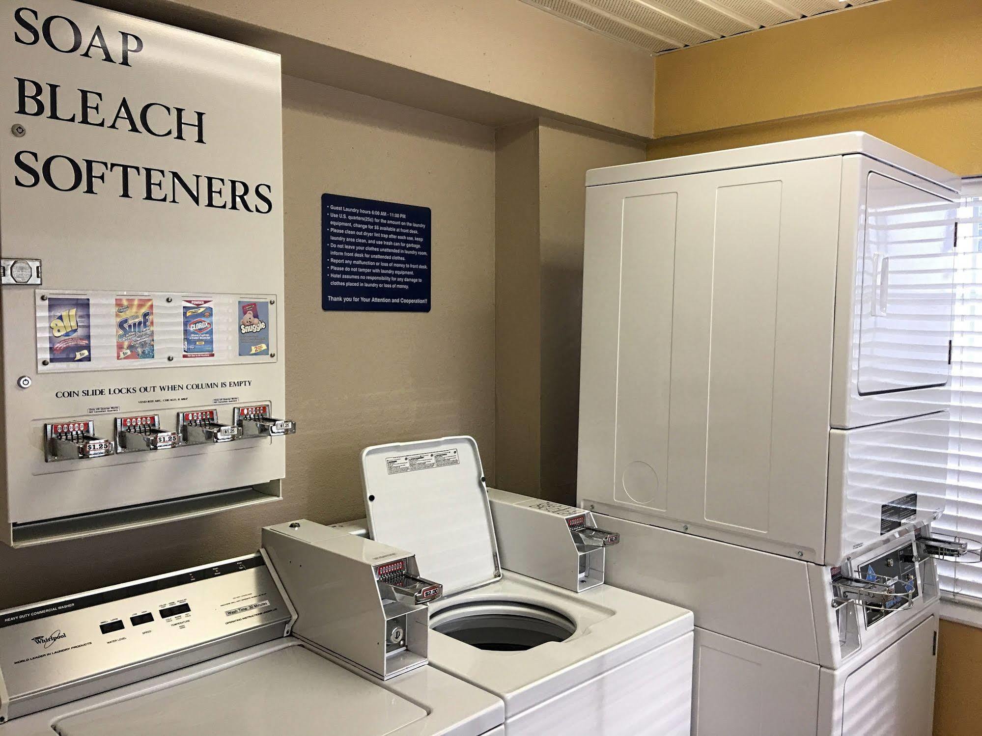 Hometown Inn & Suites Jacksonville Butler Blvd./Southpoint Екстер'єр фото