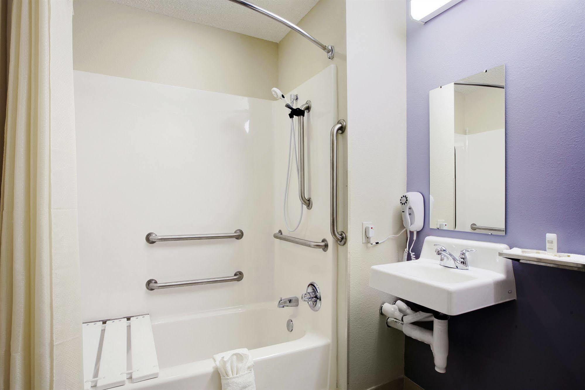 Hometown Inn & Suites Jacksonville Butler Blvd./Southpoint Номер фото