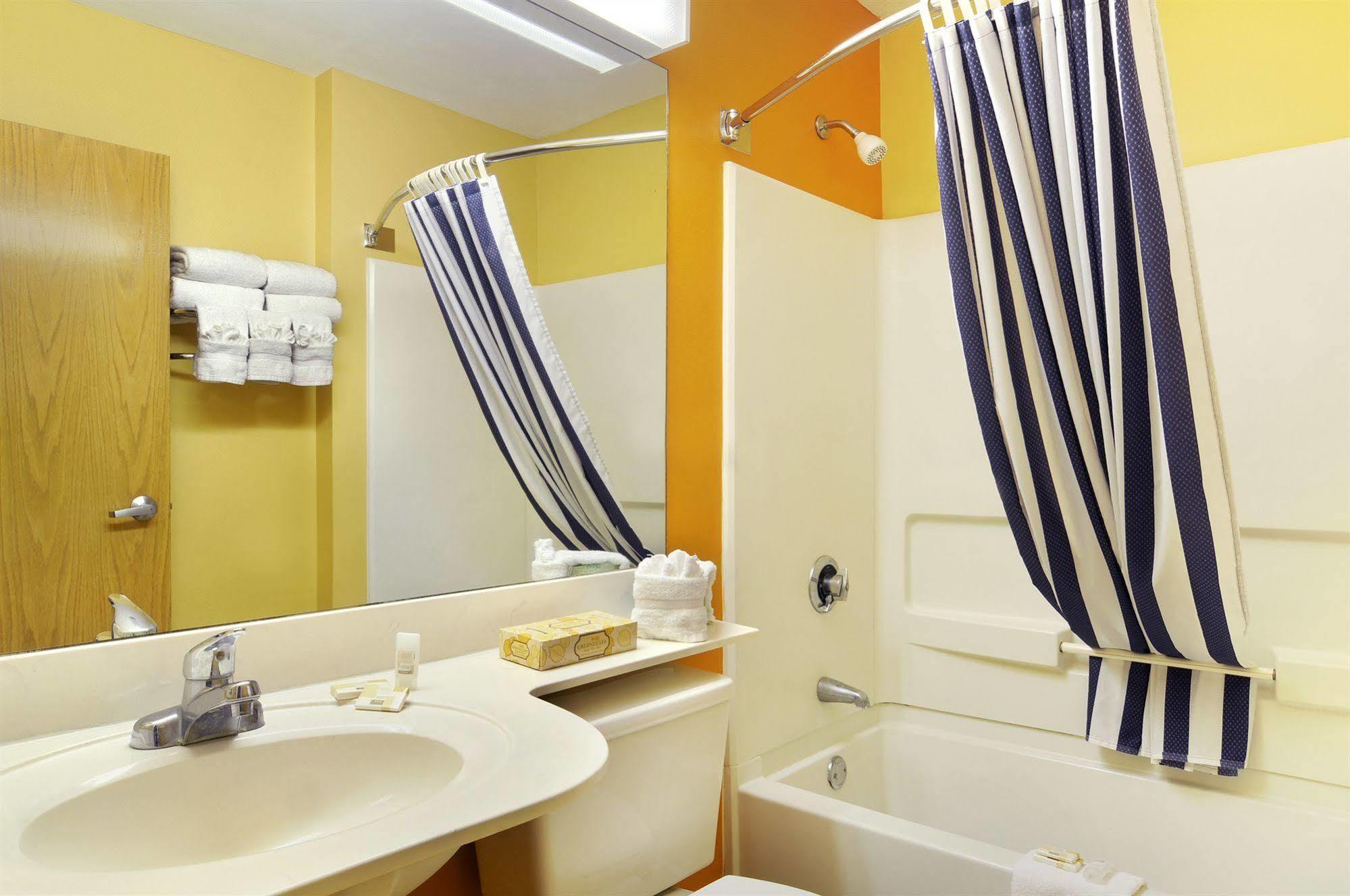 Hometown Inn & Suites Jacksonville Butler Blvd./Southpoint Номер фото